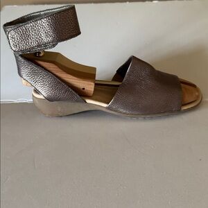 THE FLEXX Pewter Pebble Leather Sandals Gorgeous!